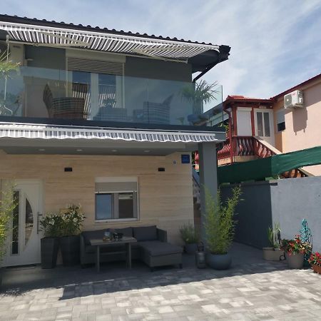 Apartmani Sarm Vir Exterior photo