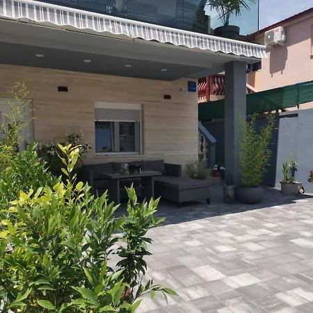 Apartmani Sarm Vir Exterior photo