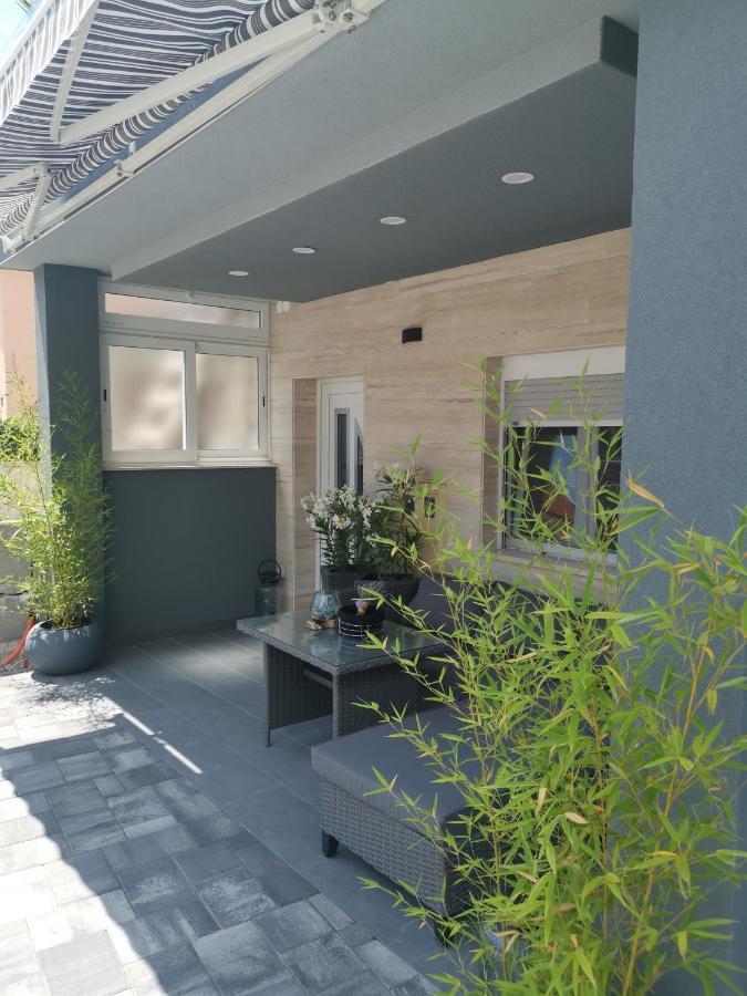 Apartmani Sarm Vir Exterior photo