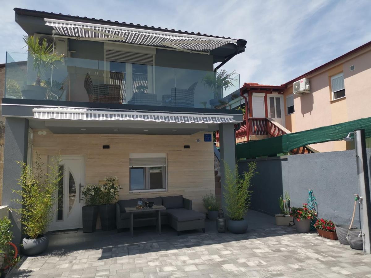 Apartmani Sarm Vir Exterior photo