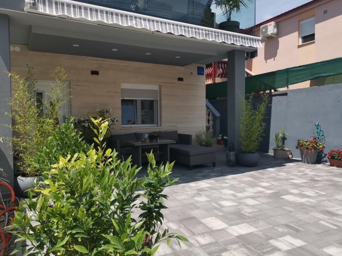 Apartmani Sarm Vir Exterior photo