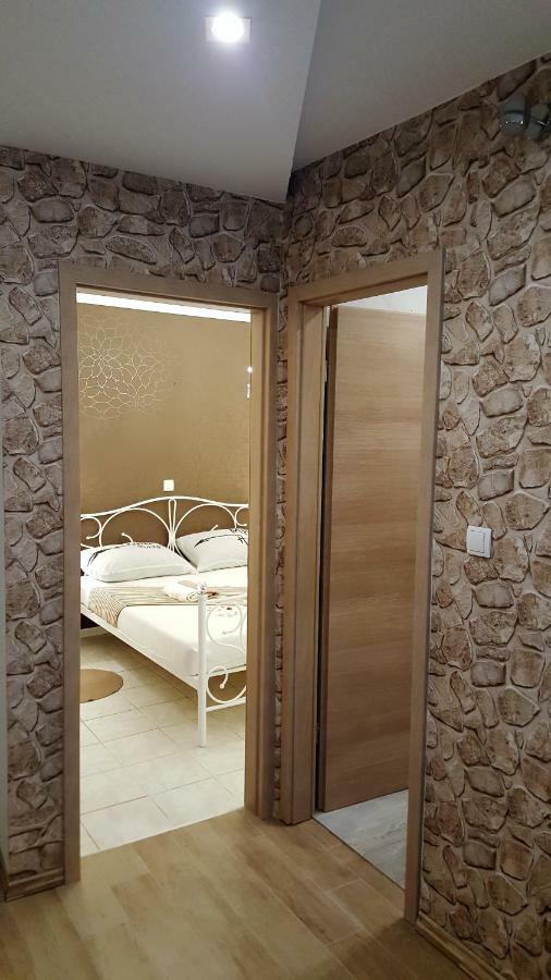 Apartmani Sarm Vir Exterior photo