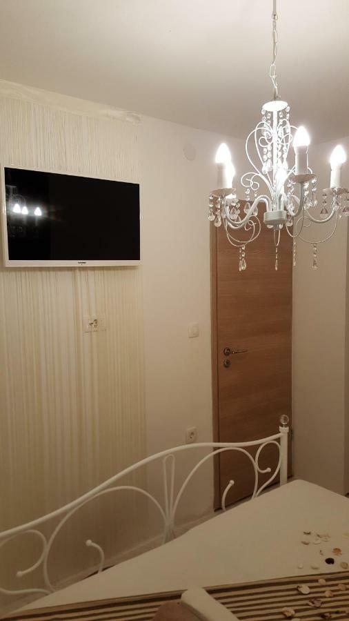 Apartmani Sarm Vir Exterior photo