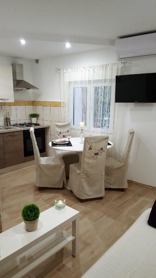 Apartmani Sarm Vir Exterior photo