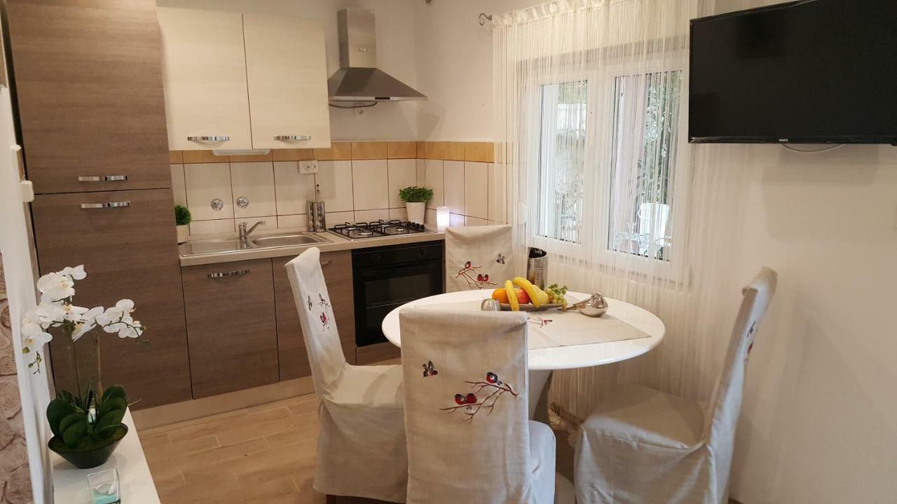 Apartmani Sarm Vir Exterior photo