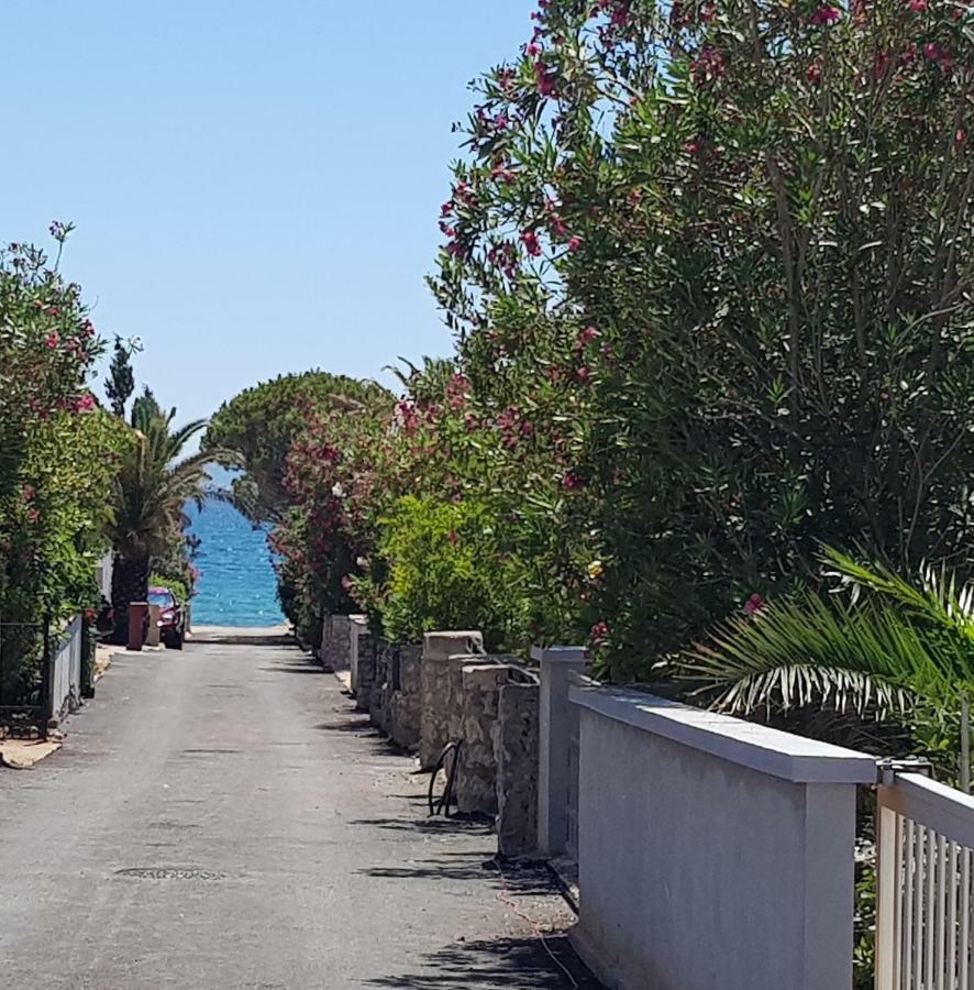 Apartmani Sarm Vir Exterior photo