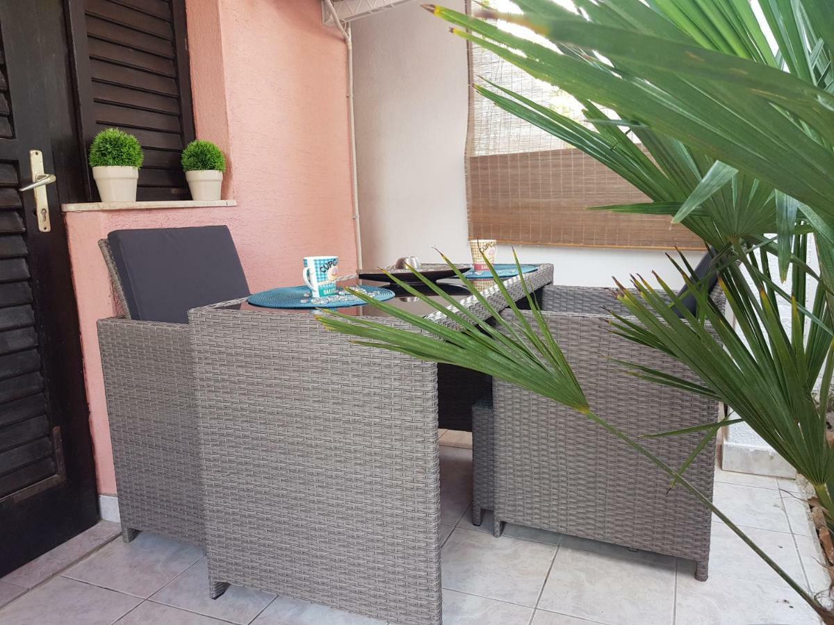 Apartmani Sarm Vir Exterior photo