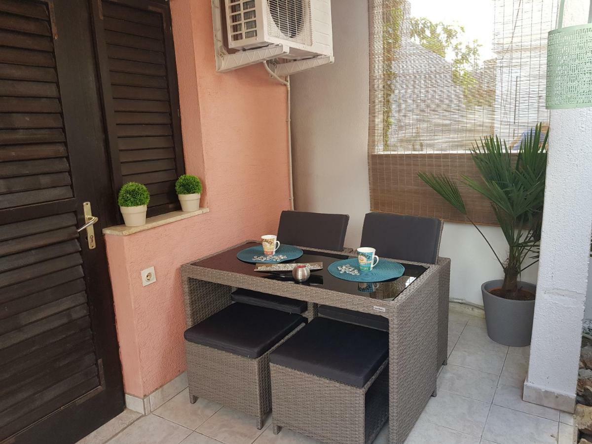 Apartmani Sarm Vir Exterior photo
