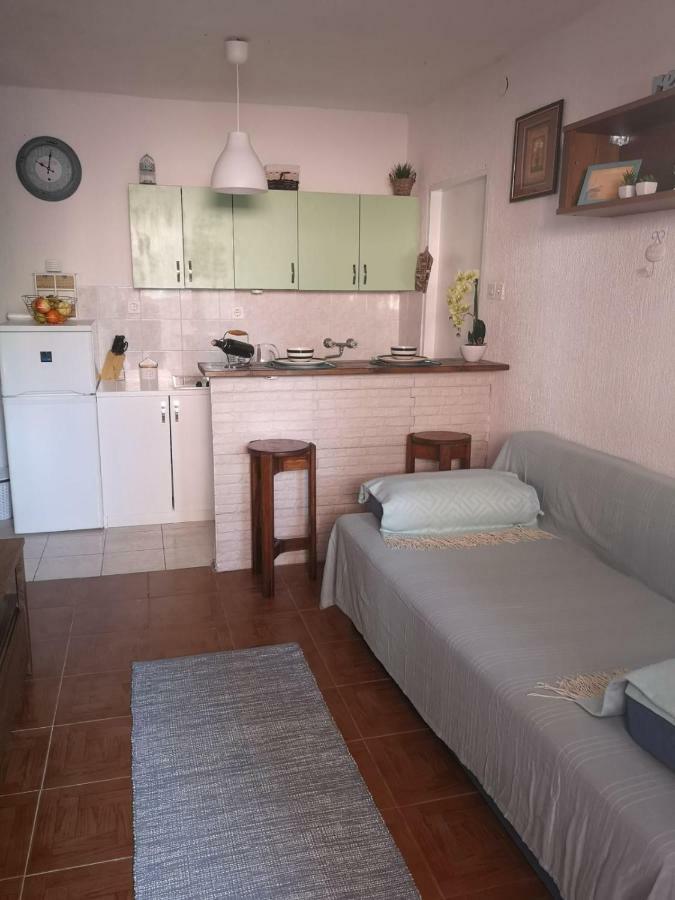 Apartmani Sarm Vir Exterior photo