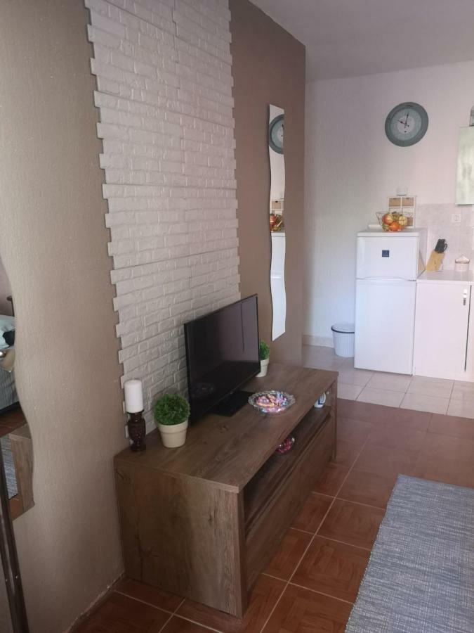 Apartmani Sarm Vir Exterior photo
